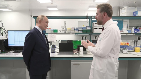 Владимир Путин посетил лабораторный комплекс "Сириуса"