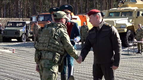 Лучшие артиллеристы получили награды из рук Виктора Золотова