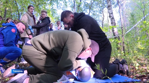 Тюменцев обучают навыкам оказания первой медицинской помощи