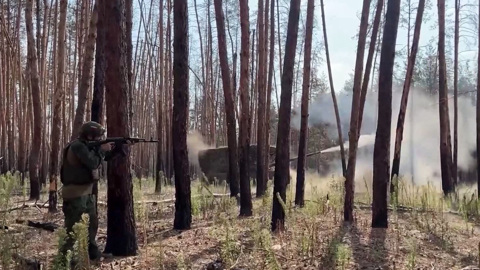Российские войска выжигают остатки врага на севере