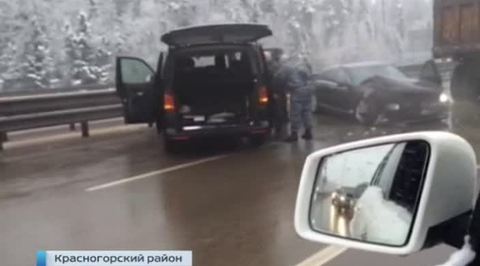 На Новорижском шоссе разбился бизнес-кортеж, пострадавших нет