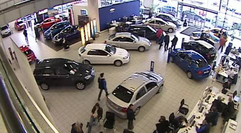 Крупный столичный автосалон не отдает клиентам оплаченные машины