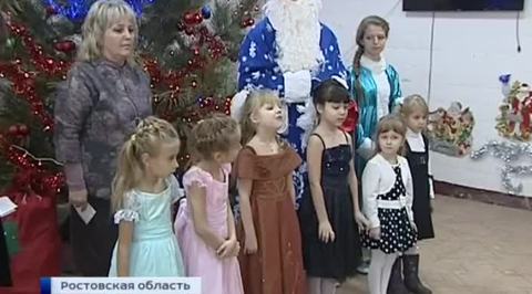 В плену снегопада: в центре России разгребают сугробы и стоят в пробках