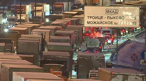 Москва приходит в себя после сильного снегопада
