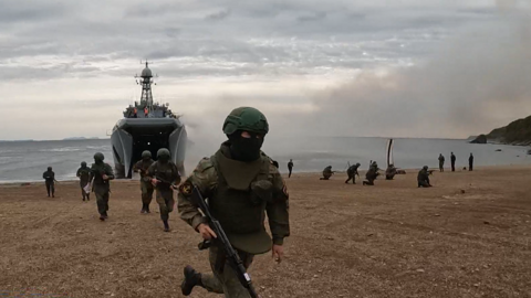 Масштабные учения морского десанта Тихоокеанского флота прошли в бухте Стеклянная