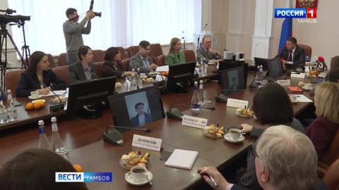 Евгений Первышов на пресс-конференции ответил более чем на два десятка вопросов журналистов