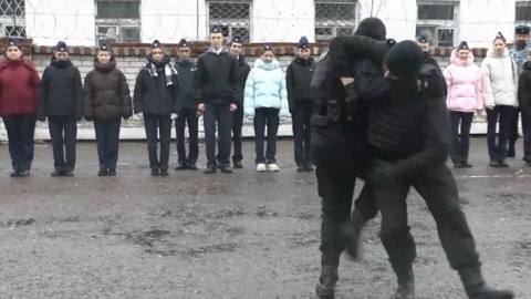Бойцы спецназа "Ястреб" в Марий Эл провели показательные выступления в честь 35-летия отряда
