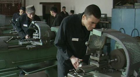 Украина отправляет историю в мусорный бак: Россию объявили главным врагом