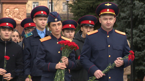 В День Неизвестного солдата на Аллее славы во Владикавказе почтили память павших защитников Родины