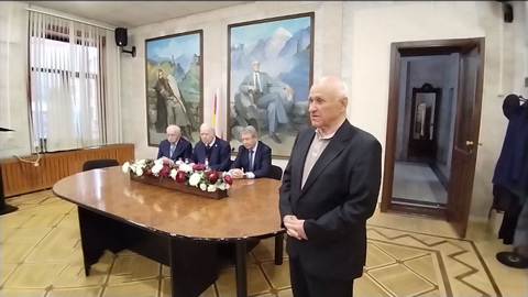 Михаилу Шаталову и Музаферу Дзасохову вручили юбилейные медали Минобороны