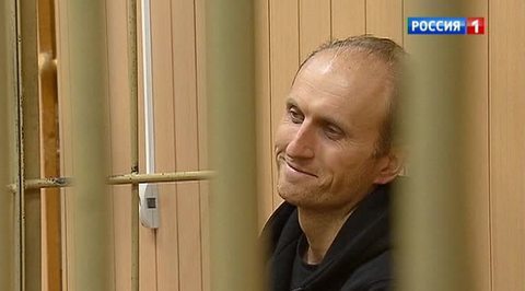 Пирамиды делают из людей "неваляшек"
