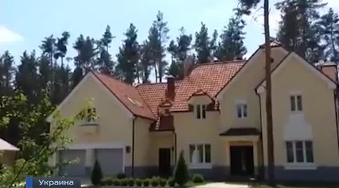 Красиво жить не запретишь: украинская элита скупает страну