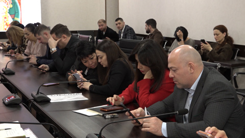 Представители Избиркома РСО-А приняли участие в тесте на знание Конституции РФ, а для школьников Пригородного района подготовили брейн-ринг