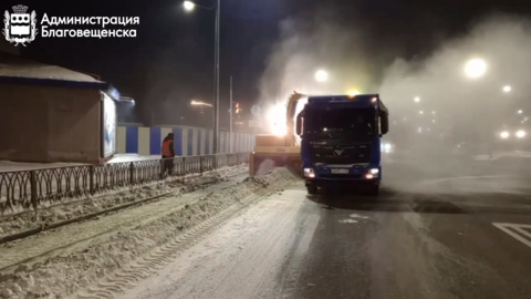 В амурской столице для уборки дорог используют новую спецтехнику