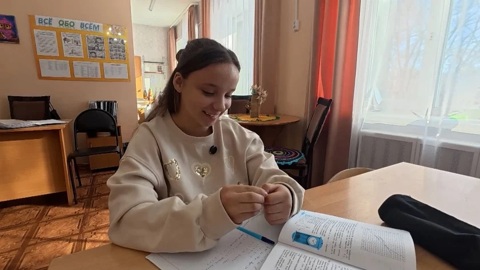 Верит в чудо и ждёт семью: история Вики из амурского детского дома продолжается