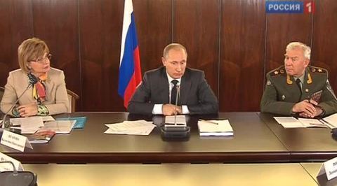 Зарплаты врачей повысят в два раза