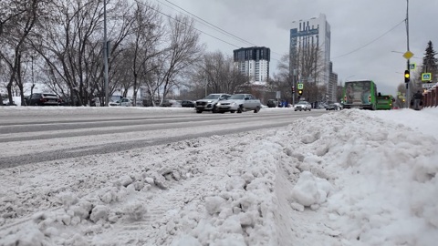 Тюменских автомобилистов призвали к осторожности на зимних дорогах