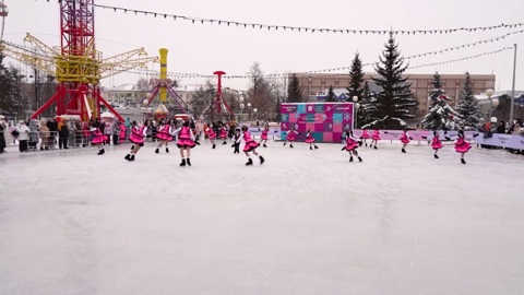 День фигурного катания в Тюмени отметили на нескольких площадках