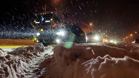 Нижегородцы борются с последствиями аномального снегопада