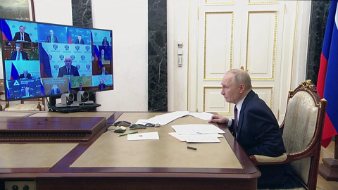 Путин провел первое в новом году совещание с правительством