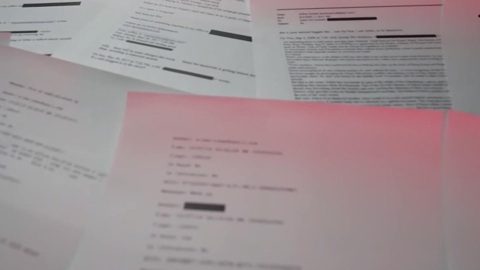 Файлы Эпштейна: кто скрывается за черными квадратами