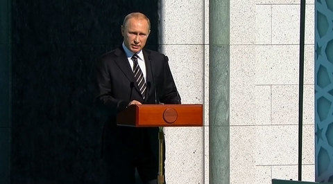 Владимир Путин поздравил мусульман с открытием Московской соборной мечети