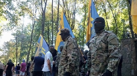 Двести человек в балаклавах попытались взять штурмом горсовет Харькова