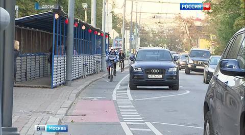 С московских бульваров на зиму уберут выделенку для велосипедистов