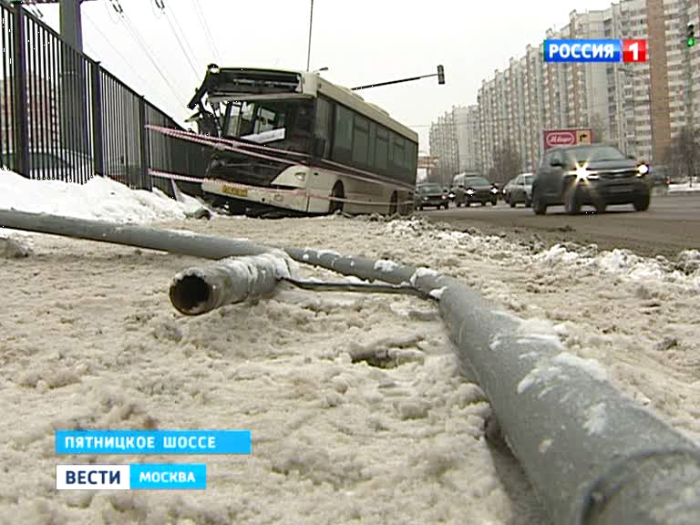 ДТП на Пятницком: женщина с детьми переходила дорогу на красный свет