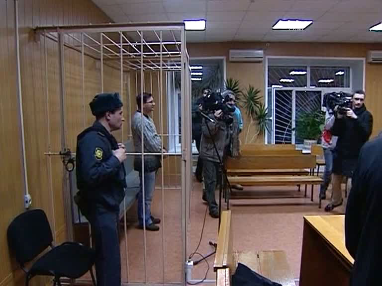 Хищение 3 миллиардов в ЖКХ Петербурга: один чиновник задержан, один - в розыске