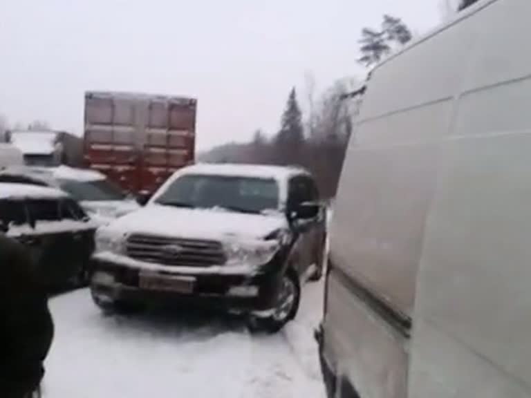 Медведев поручил наказать виновных в заторе на М10