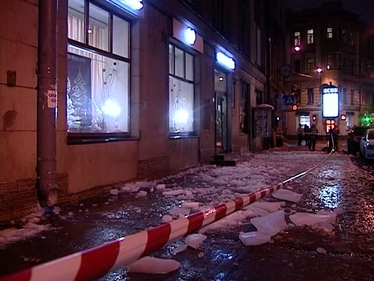 Кто виноват и что делать: петербургские прохожие гибнут от сосуль