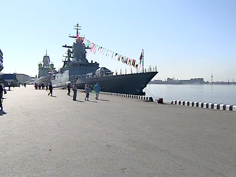 Россия блеснула военно-морской мощью на салоне в Петербурге
