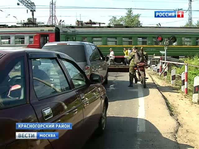 Автомобилисты Подмосковья терпят транспортные мучения из-за шлагбаума