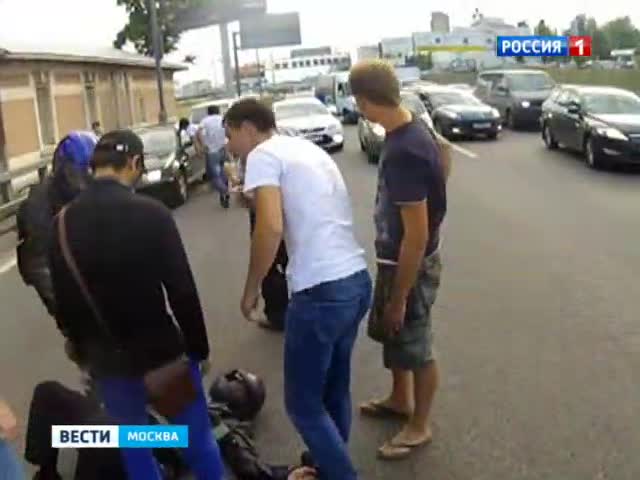В Интернете появилось видео конфликта байкера с кавказцами на ТТК 