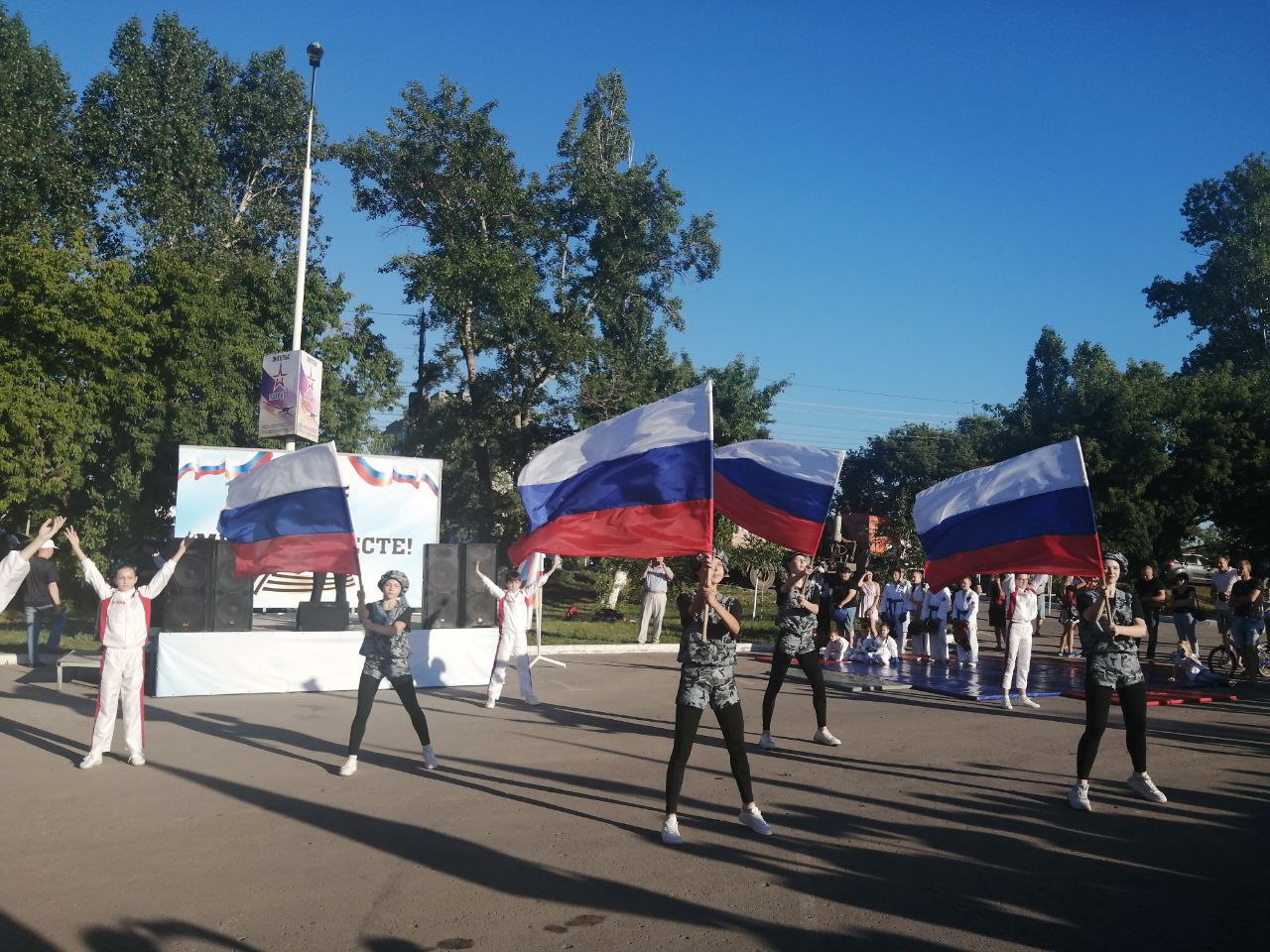 В Энгельсе прошла патриотическая акция "Своих не бросаем"
