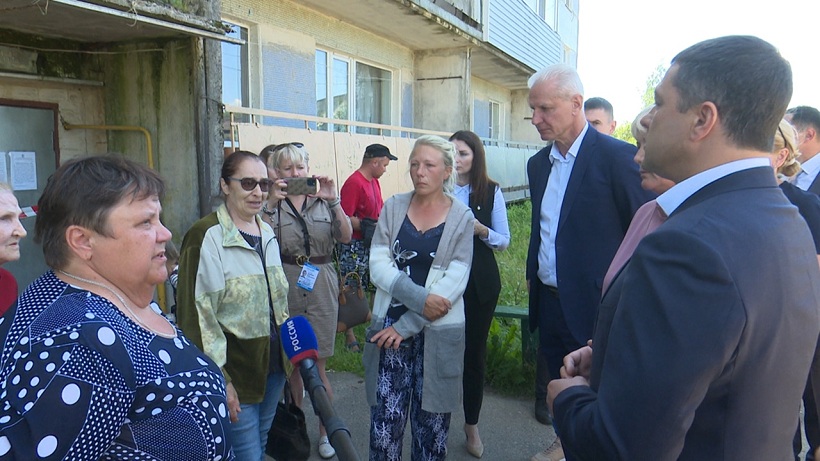 Жильцам дома с рухнувшими балконами в Плюссе возместят ущерб