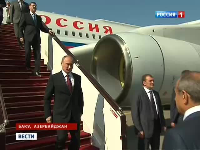 Вместе с Путиным в Баку прибыли два военных корабля