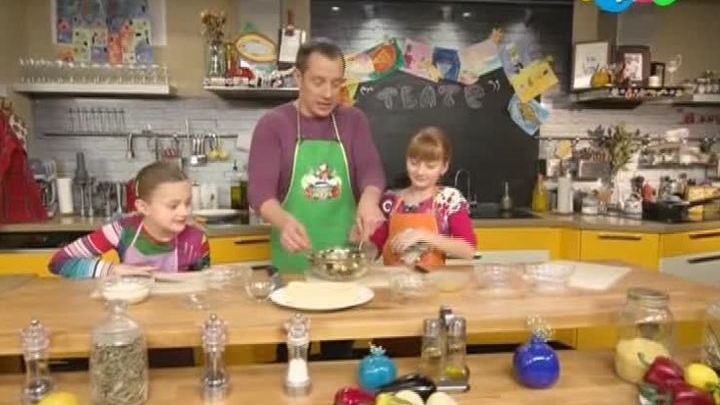 Съедобный театр. Брускетты. Блюдо с ветчиной
