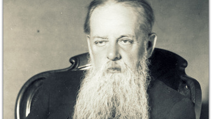 Памятник писателю Бажову установили на Урале