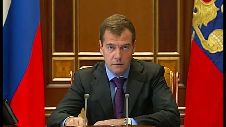Медведев потребовал провести расследование причин пожара на складах боеприпасов