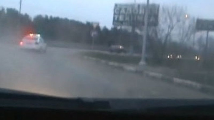 Пьяный и голый водитель протаранил 17 машин