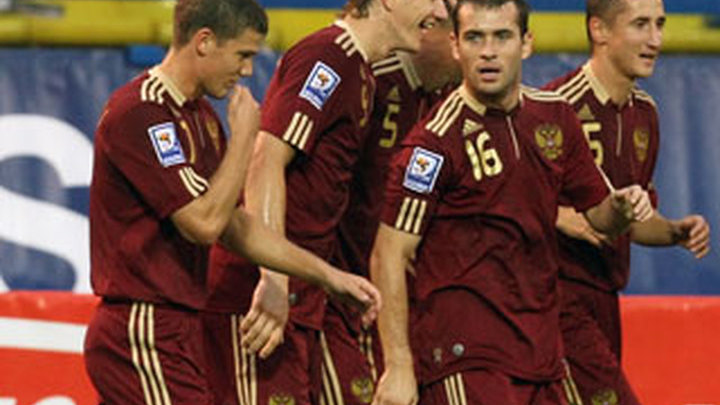 Сборная России по футболу вышла вперед