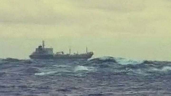 Все 19 членов экипажа рефрижератора "Ирина" спасены