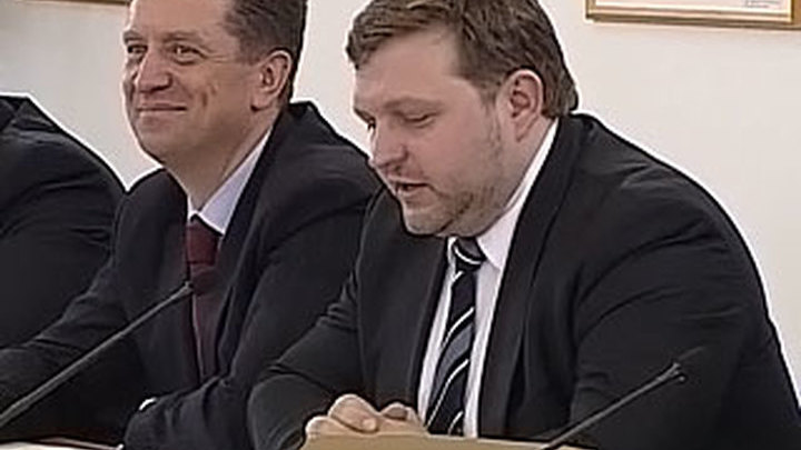 Губернатор Белых отвечает на вопросы следователей