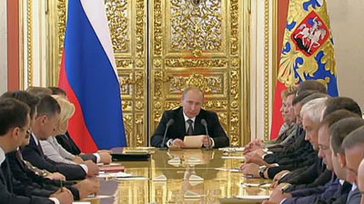 Путин призвал готовиться к новым виткам мирового кризиса