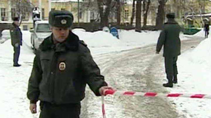 Полиция выполнила требования мужчины, захватившего заложников
