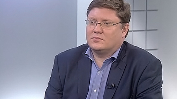 Депутат Андрей Исаев после конфликта в самолете уволил своего помощника