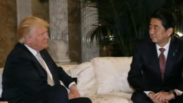 Консультация по гольфу: на АТЭС ждут мнения Абэ о Трампе