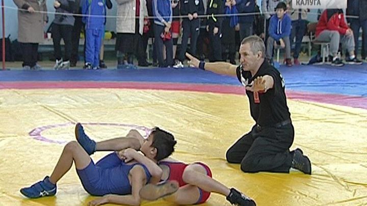 Сильнейших спортсменов выявляли в Калуге на открытом турнире по вольной борьбе